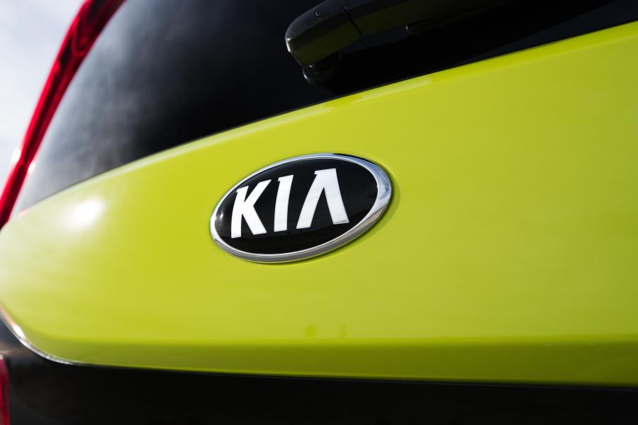 Логотип Kia Soul EV 2019 года  (NA) (фото 4 из 41)